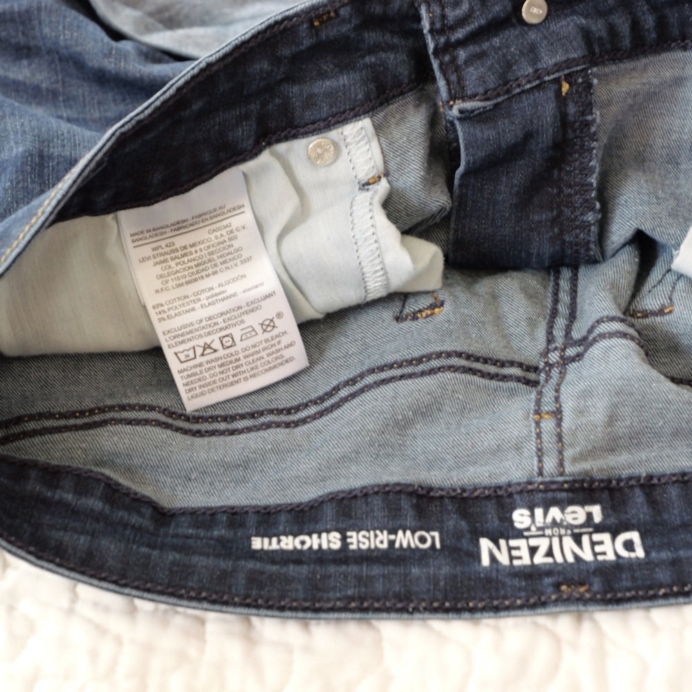 Denim stretchy shorts
